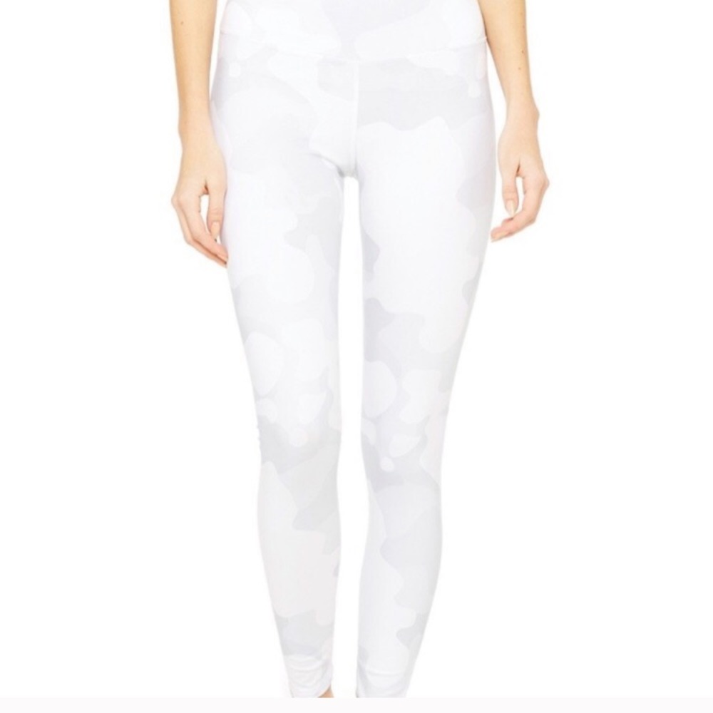 Alo yoga airbrush white Camo leggings